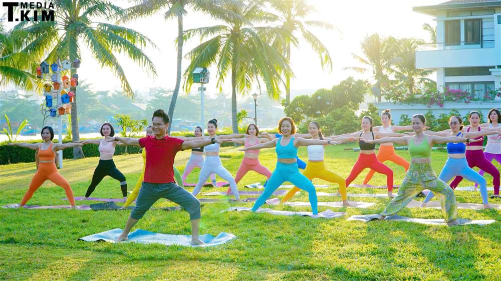 Anh mang chuyên môn về đúng nơi cần nó nhất, thay vì cố bán buổi tập cho tất cả.