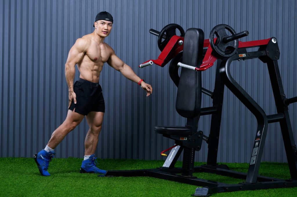 Khu máy tạ tại NBB GYM — nơi diễn ra buổi tập kháng lực thay cho buổi chạy bộ