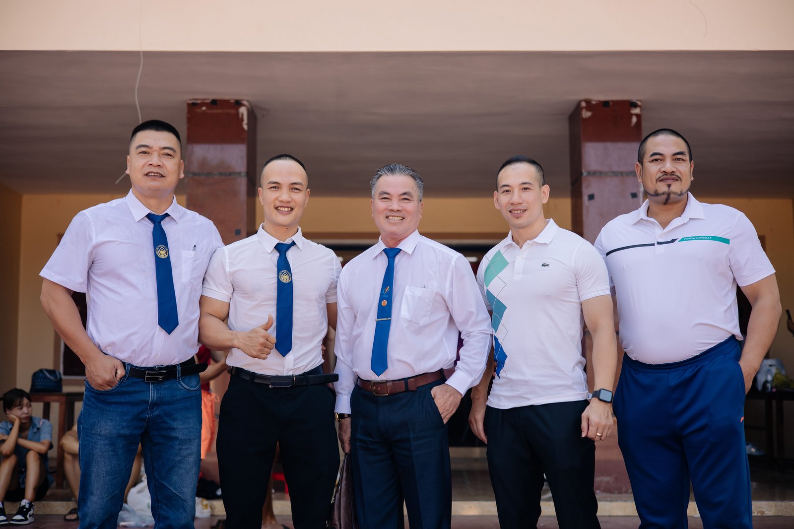 Nguyễn Bảo Bằng cùng tổ trọng tài và ban tổ chức Giải vô địch Thể hình – Fitness tỉnh Nghệ An mở rộng 2022
