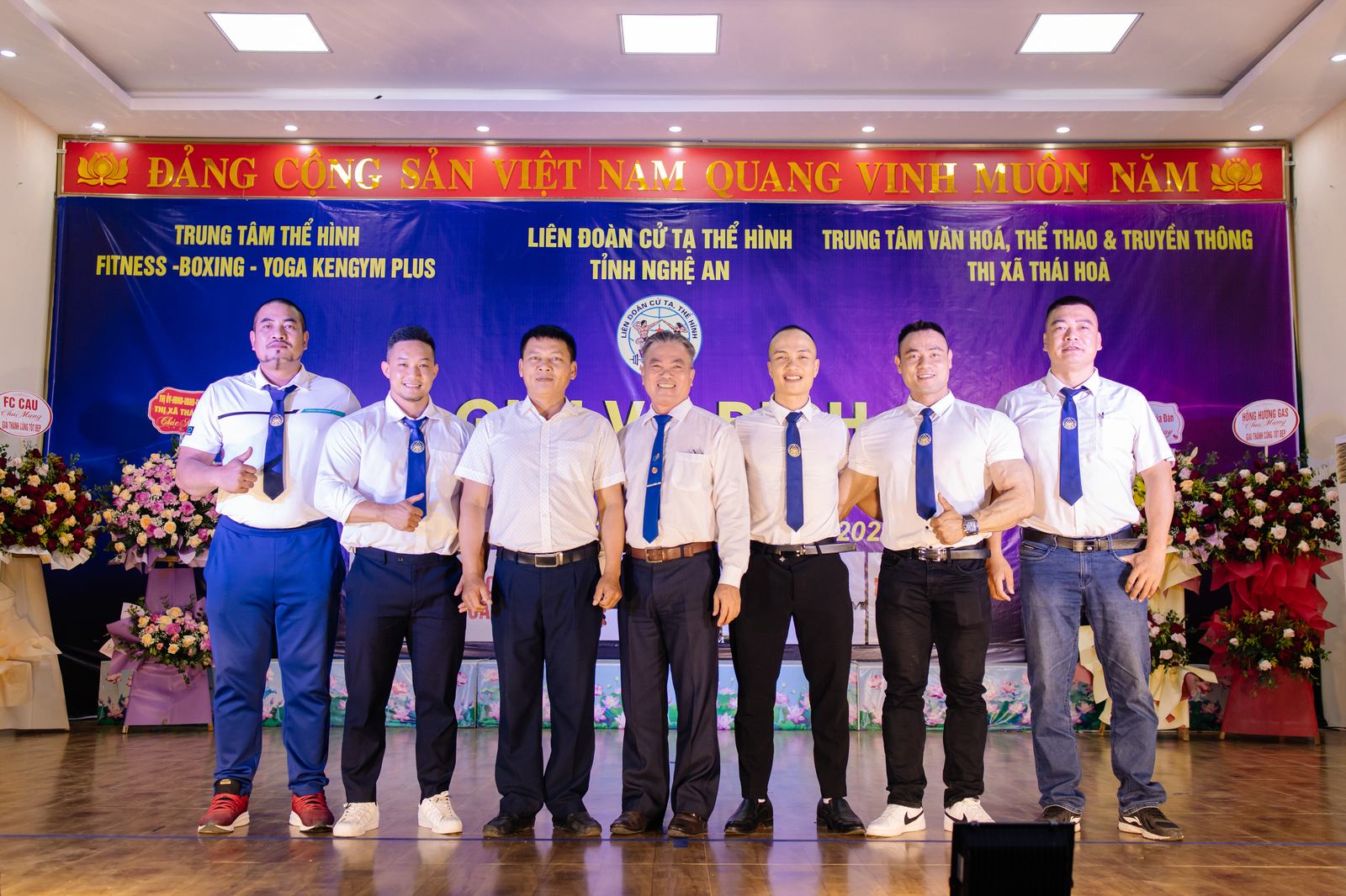 Tổ trọng tài Giải vô địch Thể hình – Fitness tỉnh Nghệ An mở rộng 2022, trong đó có Nguyễn Bảo Bằng, Tạ Đình Thái và IFBB Pro Trần Tuấn Anh