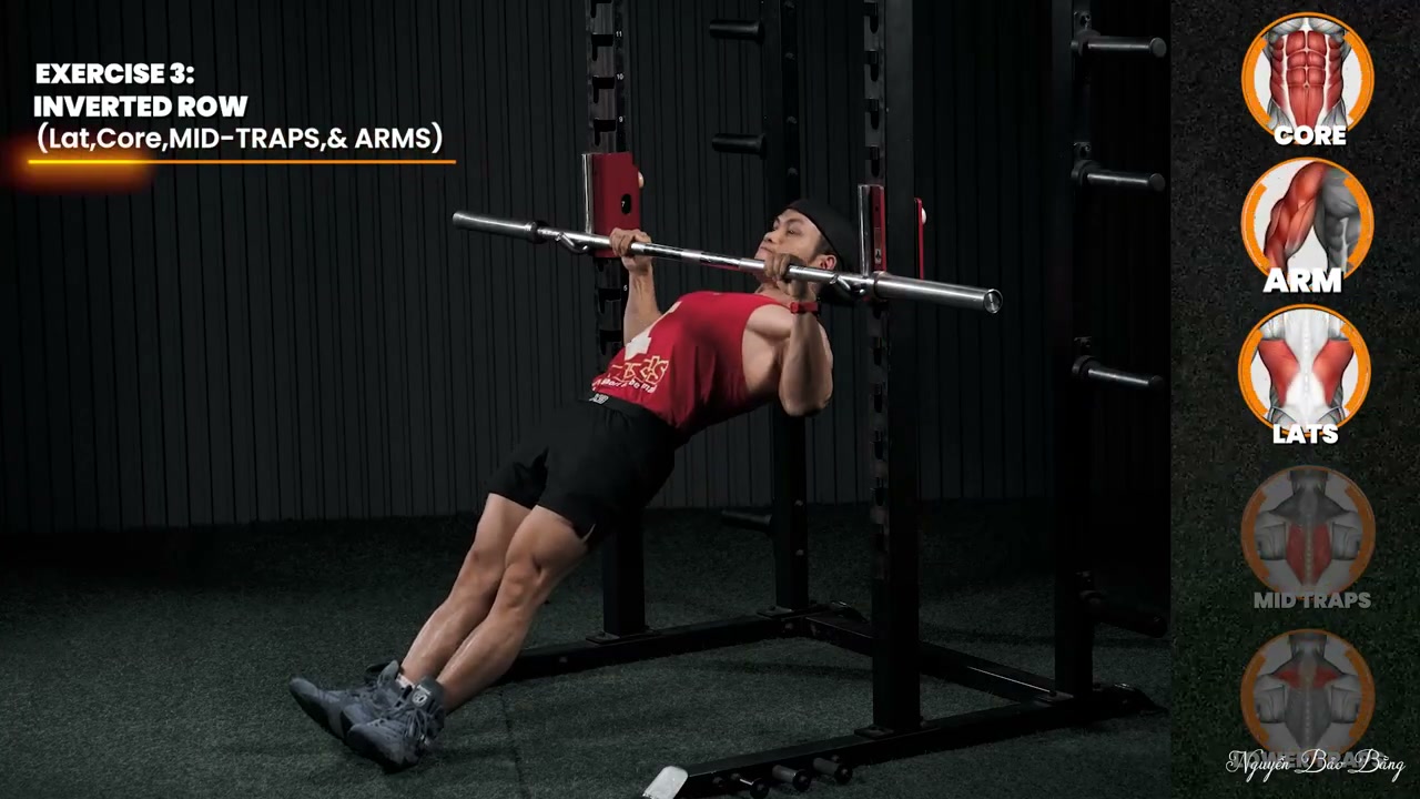 Nguyễn Bảo Bằng tập chèo ngược (inverted row) trên giàn tạ
