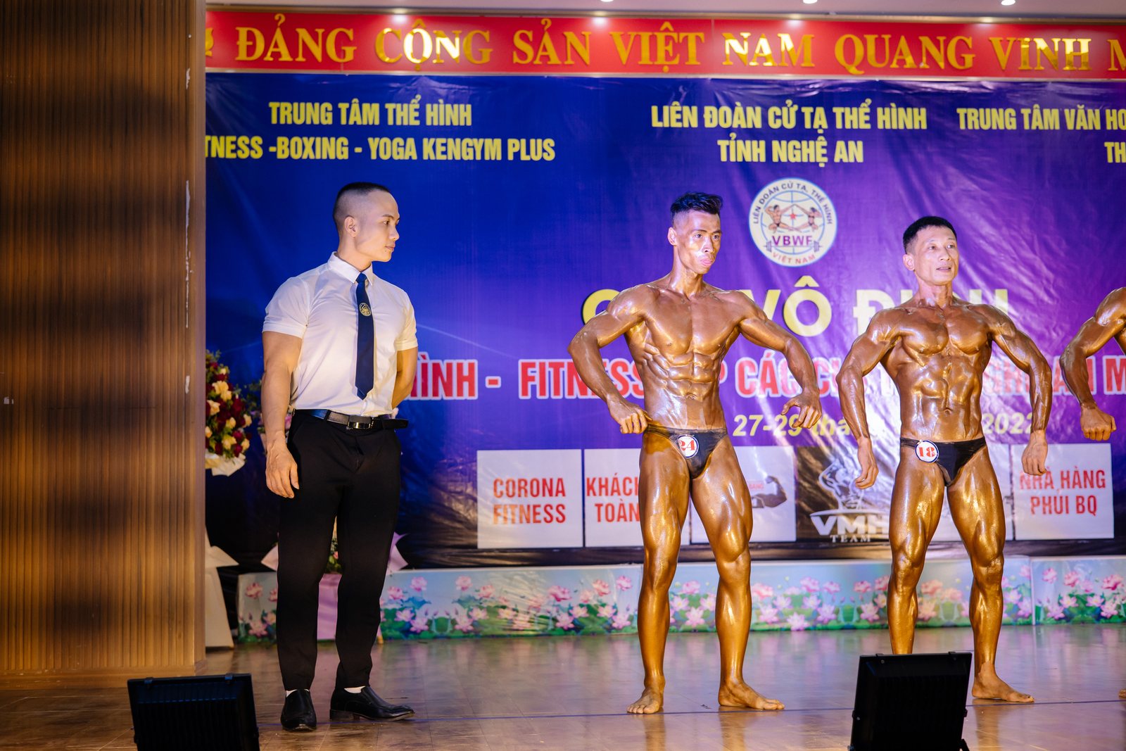 Nguyễn Bảo Bằng làm trọng tài kỹ thuật trên sân khấu giải thể hình Nghệ An 2022