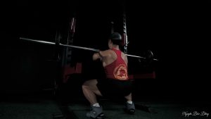 nbb-squat-ganh-o-day-dong-tac-trong-khung