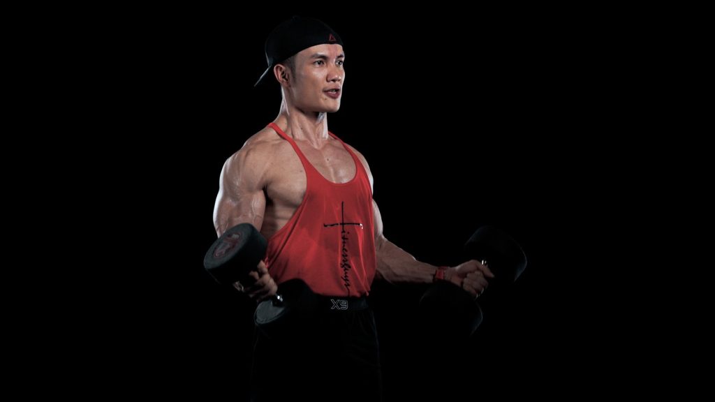 Nguyễn Bảo Bằng trong buổi chụp làm nội dung hướng dẫn tập