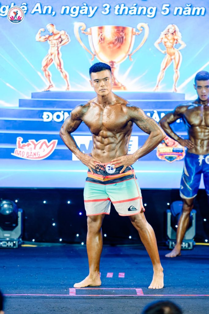 Phần thi men's physique tại giải thể hình Nghệ An 2026