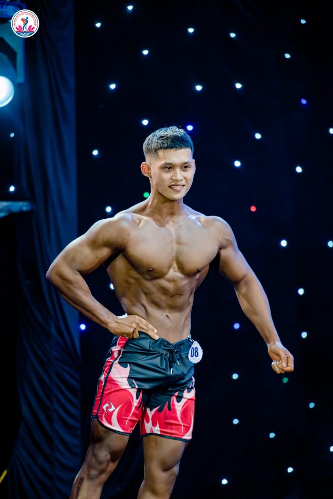 Phần thi men's physique tại giải thể hình Nghệ An 2026