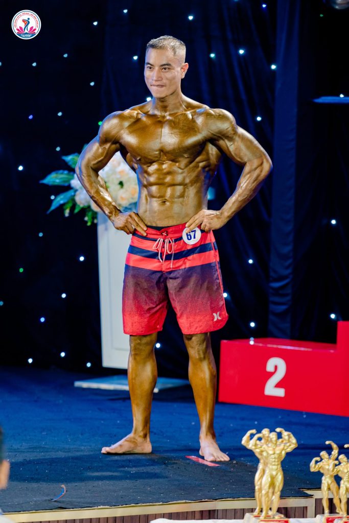 Phần thi men's physique tại giải thể hình Nghệ An 2026