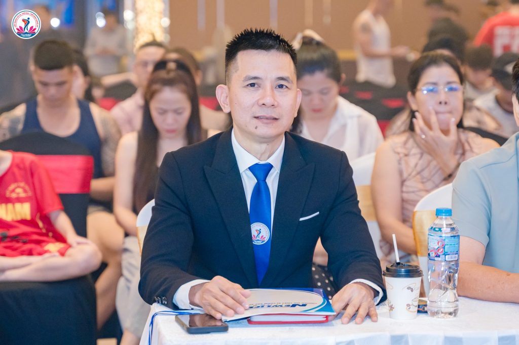 Ông Nguyễn Song Hào, Chủ tịch Liên đoàn Cử tạ, Thể dục, Thể hình tỉnh Nghệ An, tại bàn đại biểu giải thể hình Nghệ An 2026