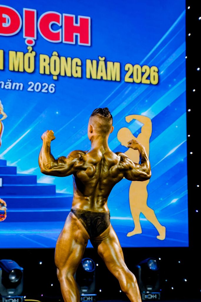 Phần thi thể hình nam, tư thế hai tay sau tại giải thể hình Nghệ An 2026