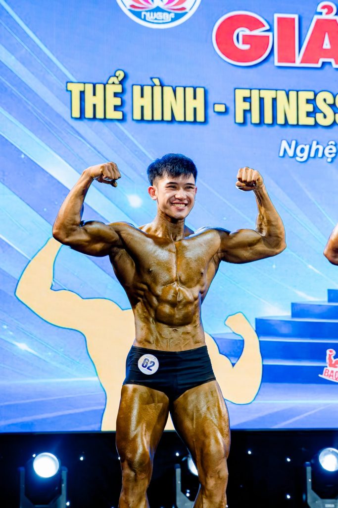 Phần thi thể hình nam, tư thế hai tay trước tại giải thể hình Nghệ An 2026