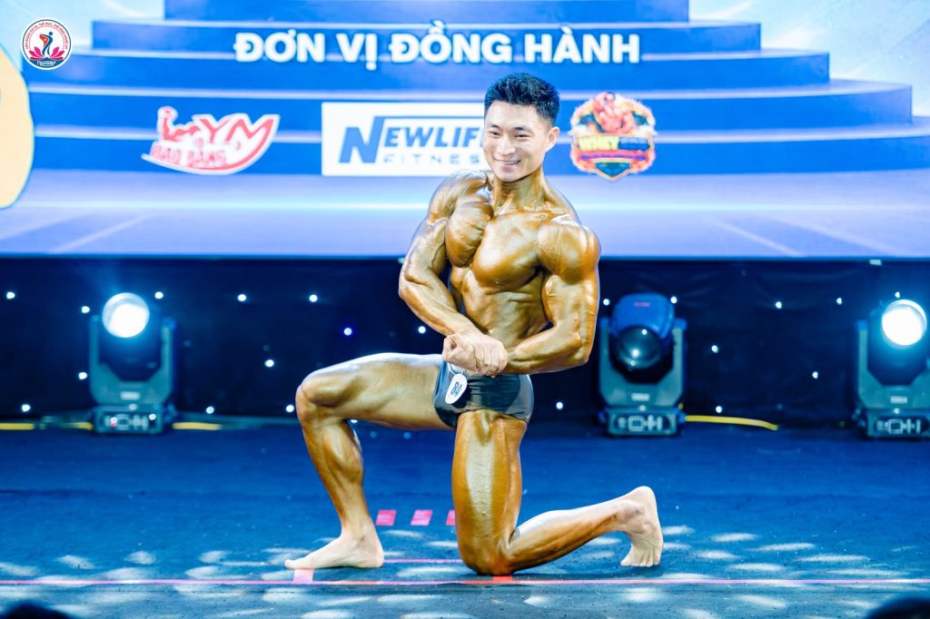 Phần thi thể hình nam, tư thế tự do tại giải thể hình Nghệ An 2026