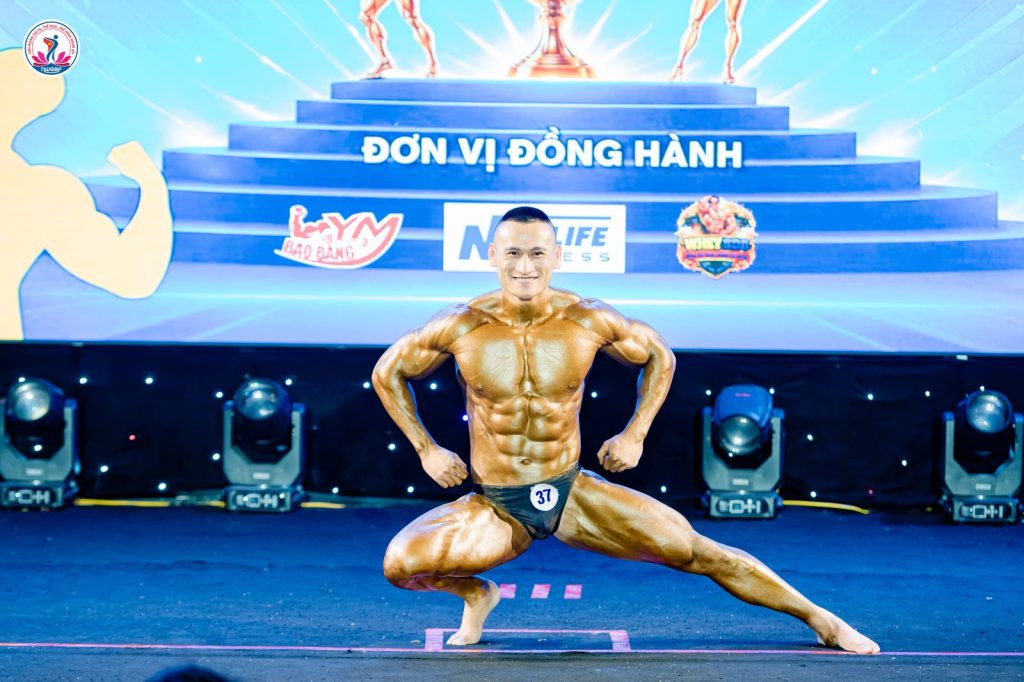 Phần thi thể hình nam, tư thế tự do tại giải thể hình Nghệ An 2026