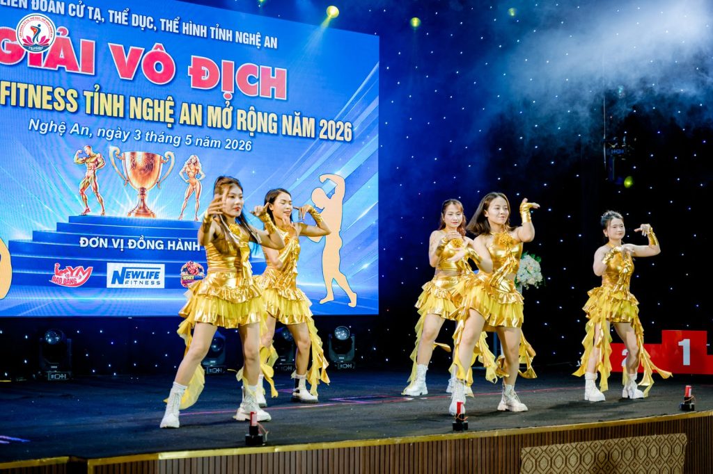 Tiết mục múa mở màn lễ khai mạc giải thể hình Nghệ An 2026 trước phông tên giải