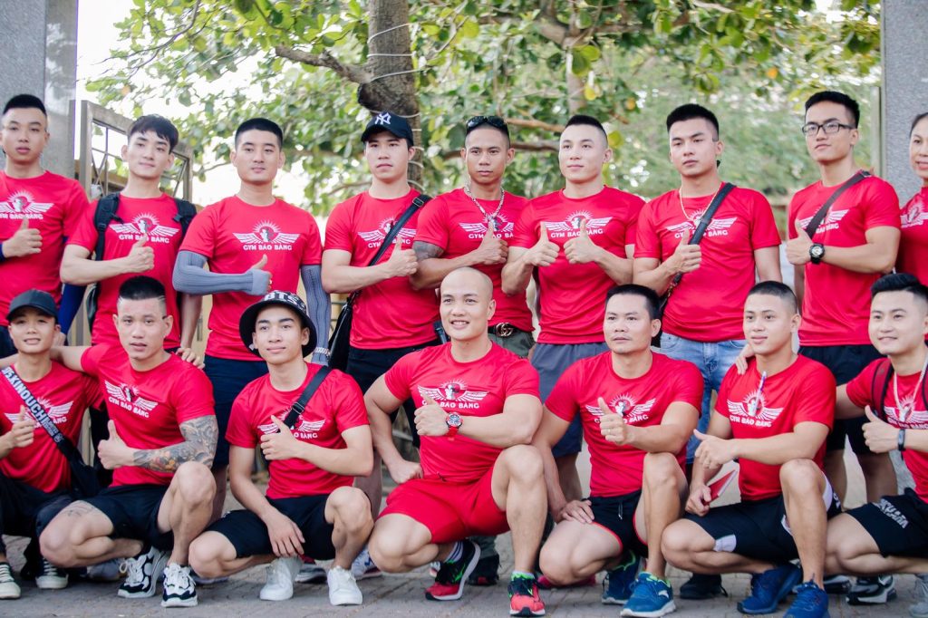 Hội viên CLB GYM BẢO BẰNG giơ ngón cái chụp chung