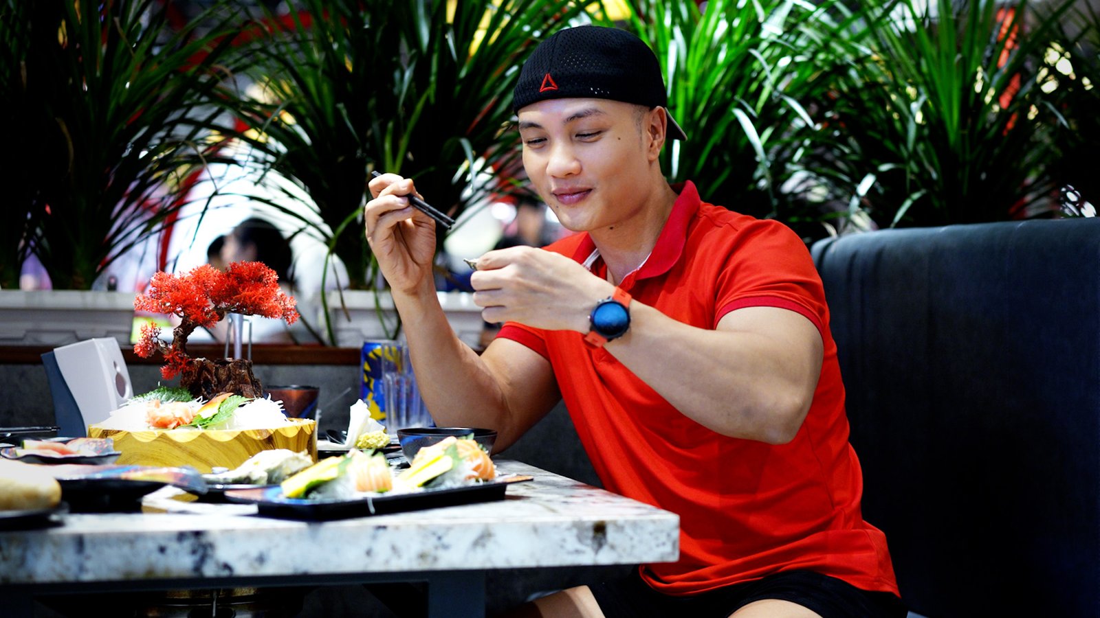Thực đơn tăng cơ giảm mỡ: Nguyễn Bảo Bằng trong một bữa ăn thường ngày