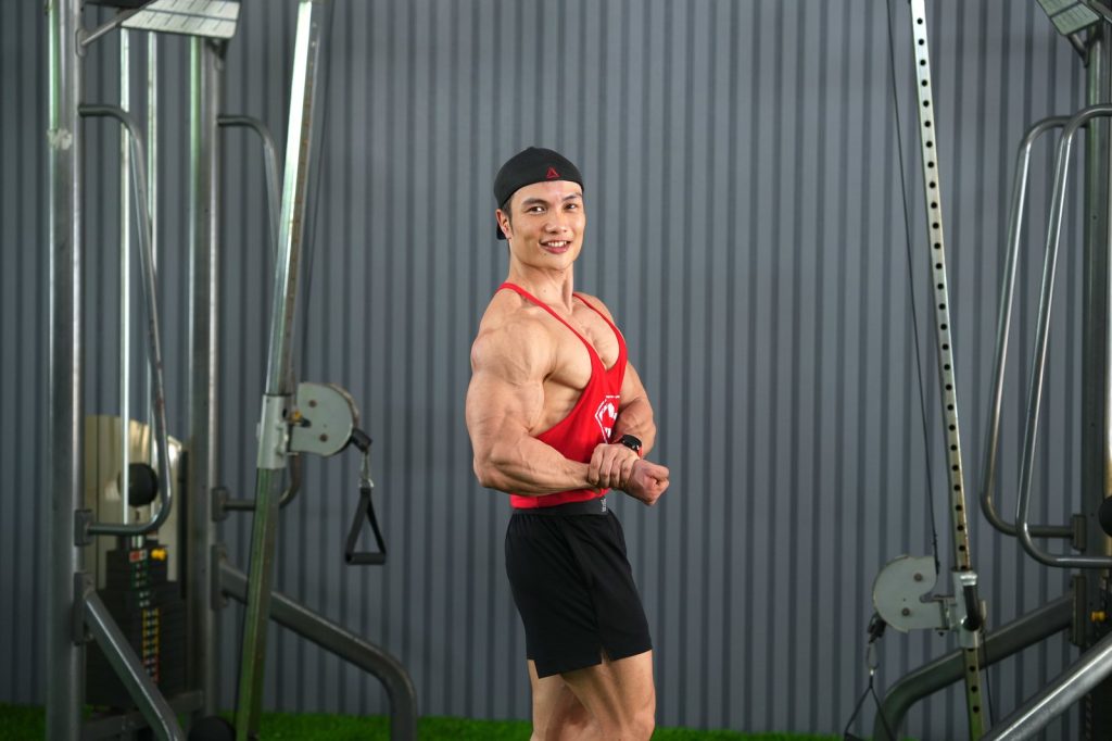 Nguyễn Bảo Bằng bên khu máy cáp tại CLB GYM BẢO BẰNG