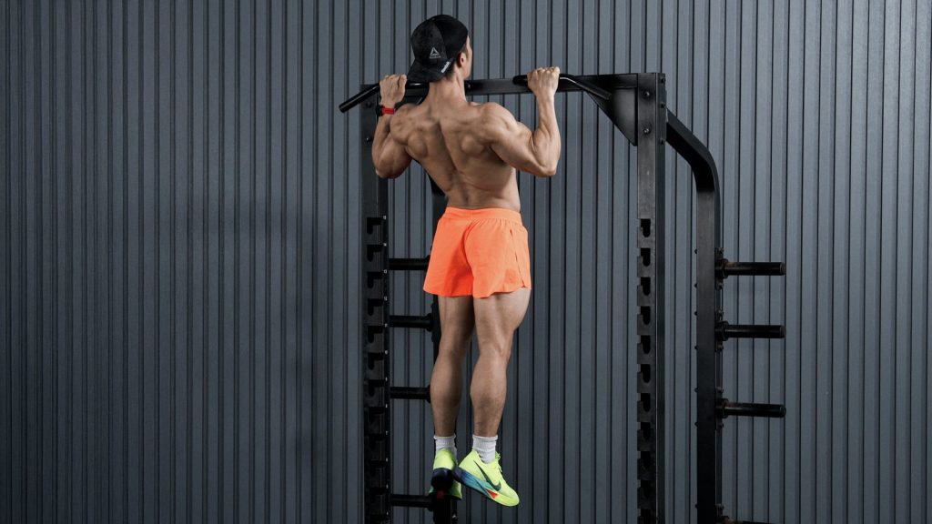 Nguyễn Bảo Bằng tập xà đơn ở giàn tạ của CLB GYM BẢO BẰNG, Cửa Lò