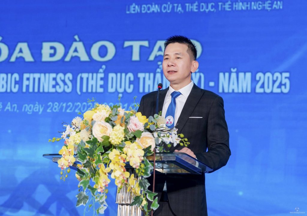 Ông Nguyễn Song Hào, Chủ tịch Liên đoàn Cử tạ, Thể dục, Thể hình Nghệ An, phát biểu tại khoá đào tạo năm 2025
