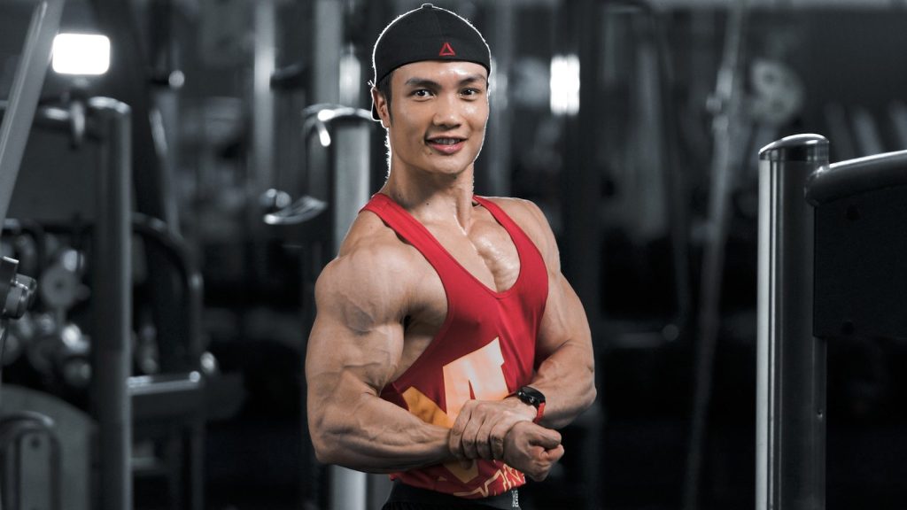 Phòng gym ở các huyện Nghệ An: Nguyễn Bảo Bằng gồng cơ ngực