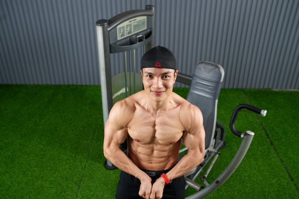Phòng tập gym ở Vinh, Nghệ An: HLV Nguyễn Bảo Bằng gồng cơ