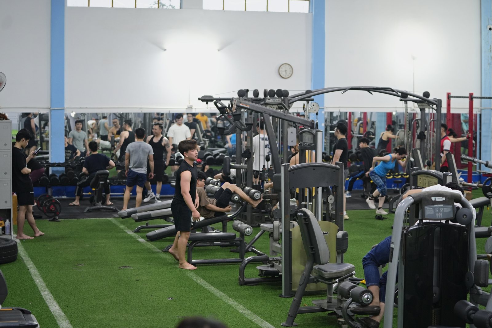 Sàn tập CLB GYM BẢO BẰNG ở Cửa Lò giờ đông người