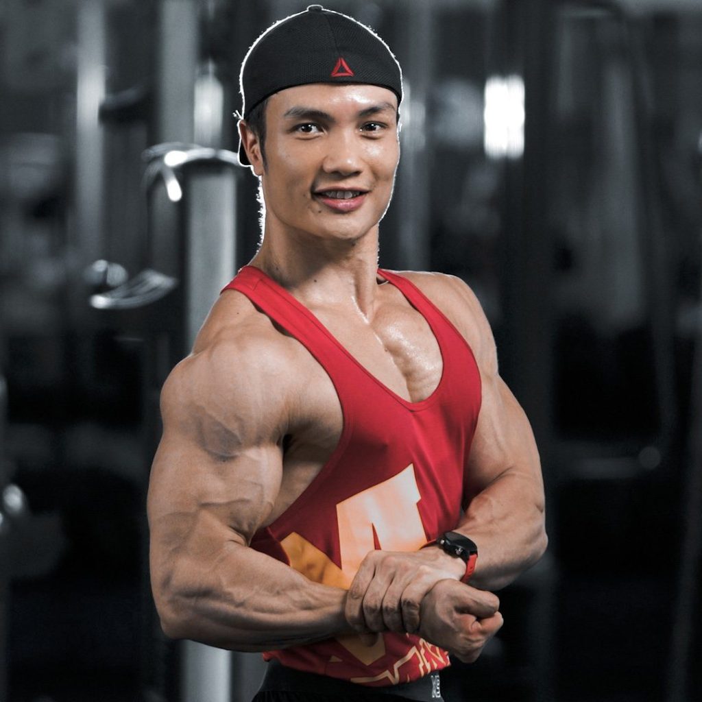 Nguyễn Bảo Bằng gồng cơ ngực, HLV thể hình bán whey MAX'S